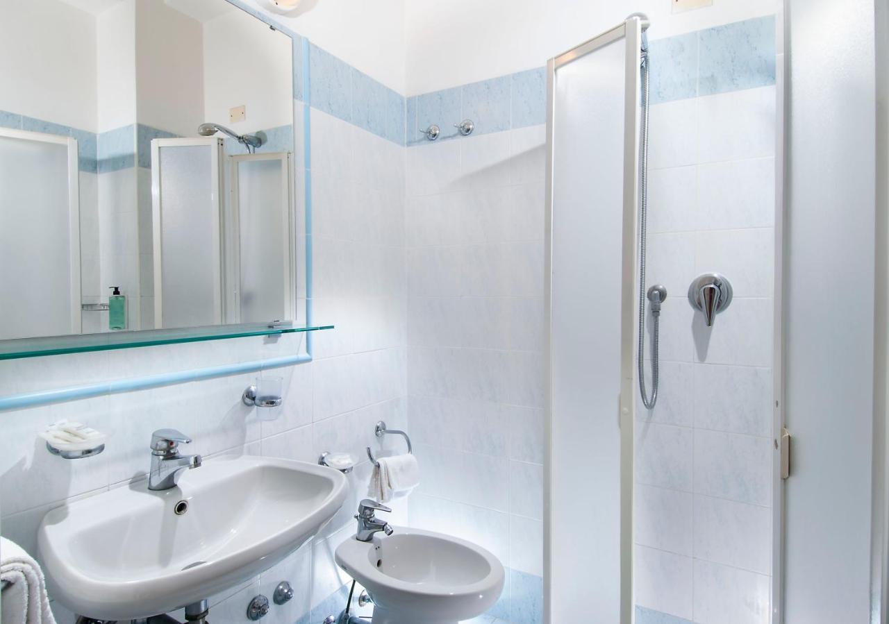 Hotel International Direttamente Sulla Sabbia Misano Adriatico Buitenkant foto