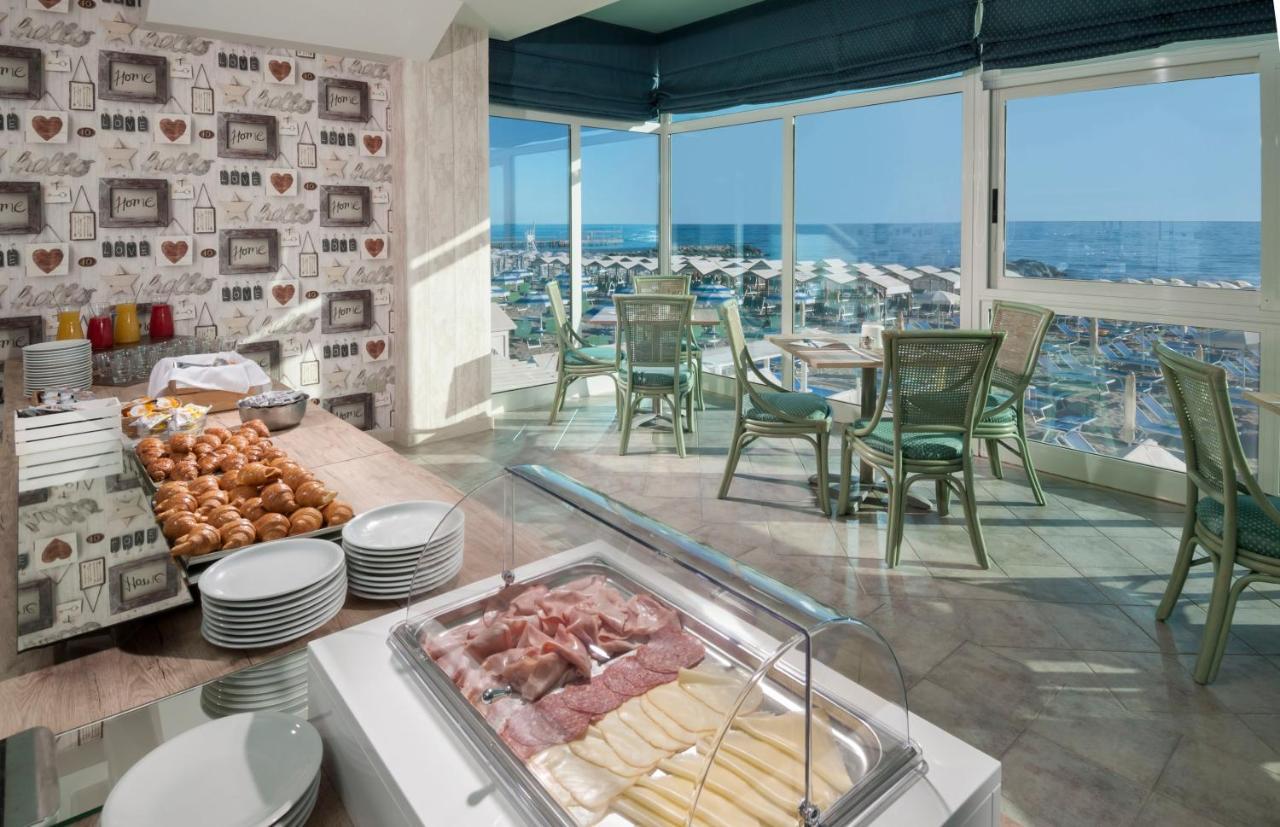 Hotel International Direttamente Sulla Sabbia Misano Adriatico Buitenkant foto