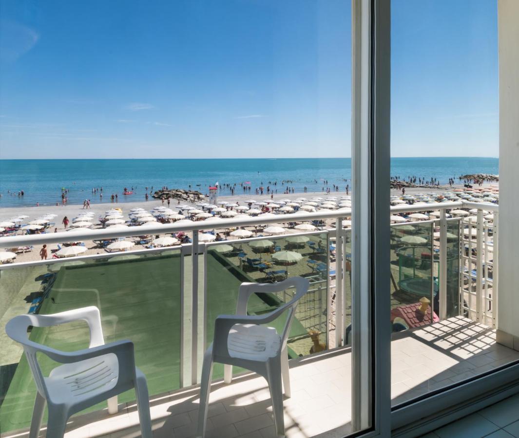 Hotel International Direttamente Sulla Sabbia Misano Adriatico Buitenkant foto