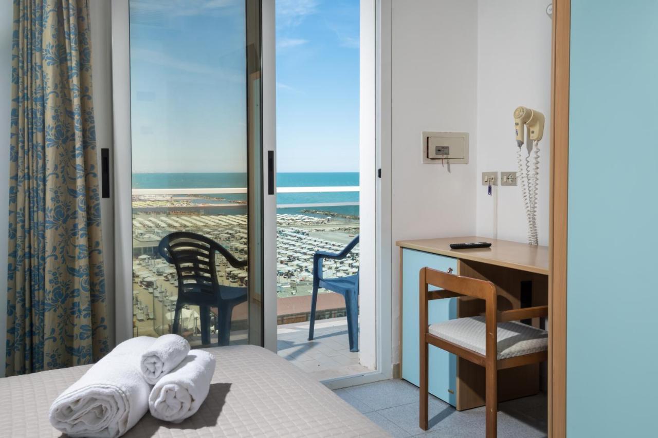 Hotel International Direttamente Sulla Sabbia Misano Adriatico Buitenkant foto